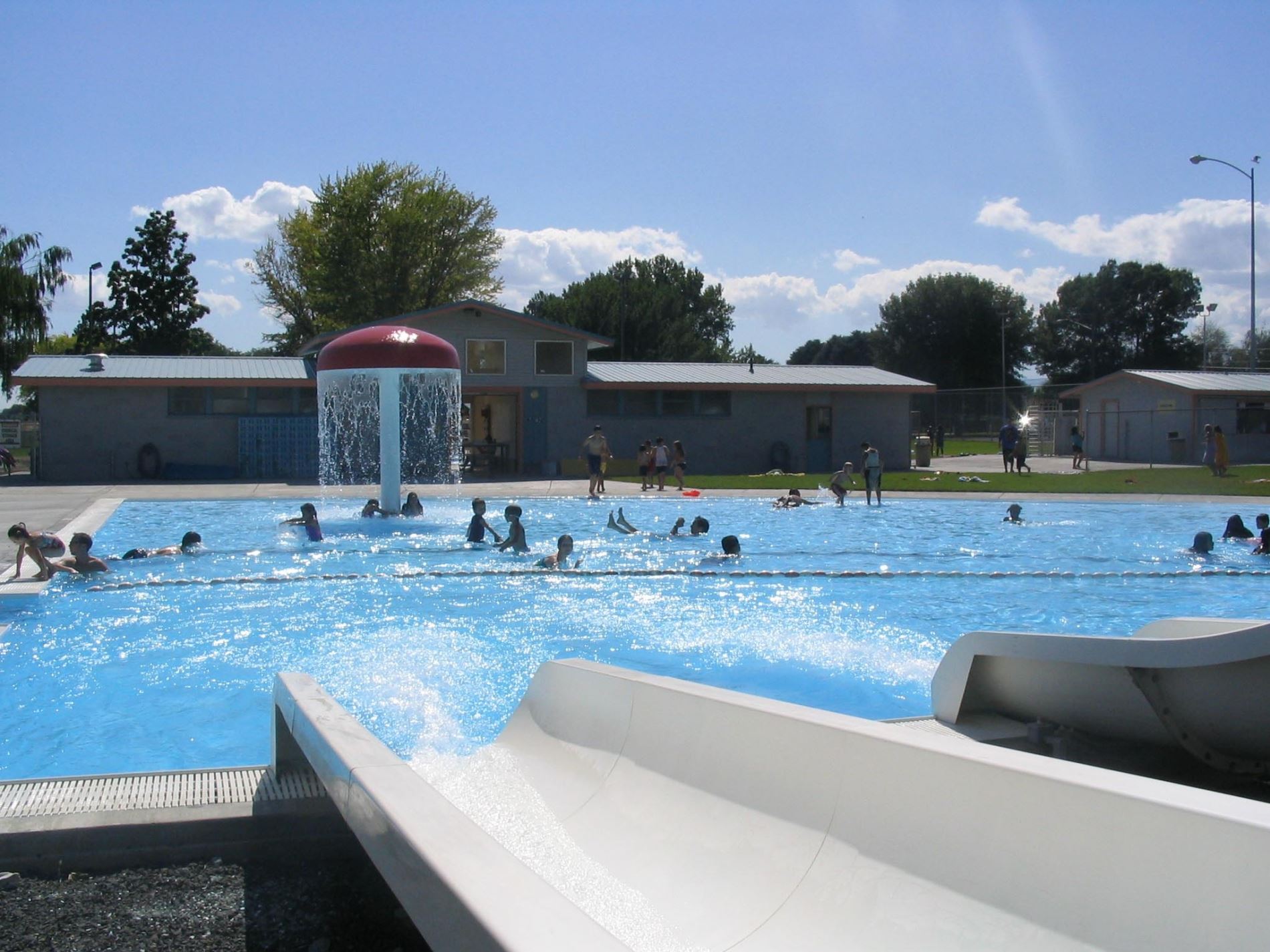 Children playing in the shallow pool